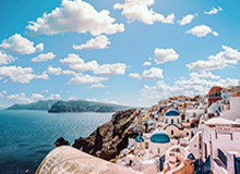 载誉而归，中国足协秘书长袁永清一行为归来的球员戴上花环