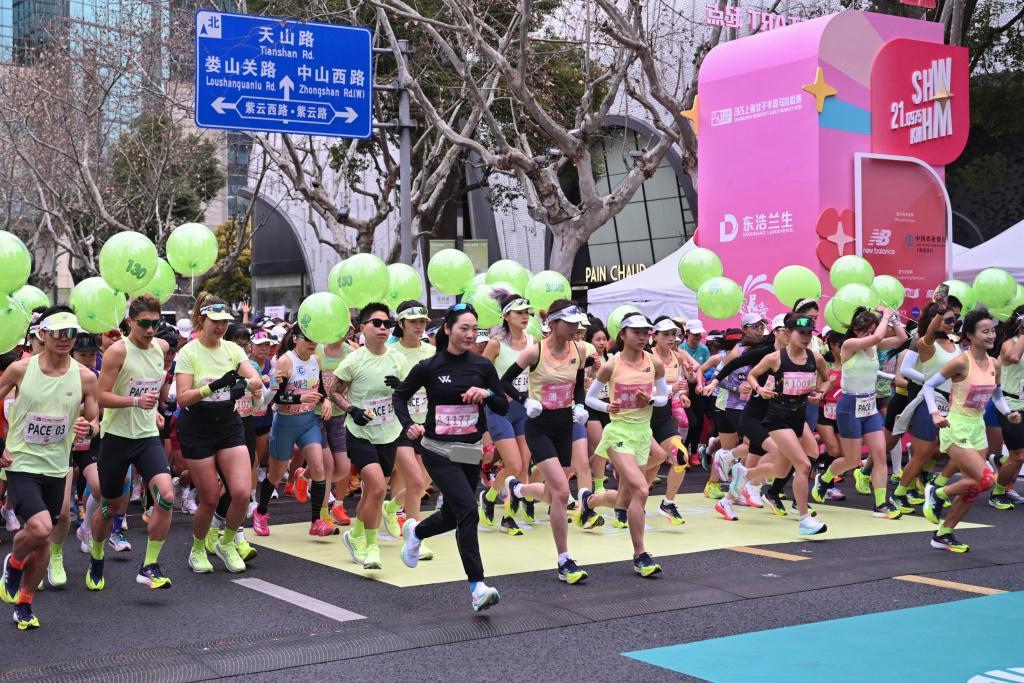 特写 | 女子半马的跑道，可不只是美丽的风景线